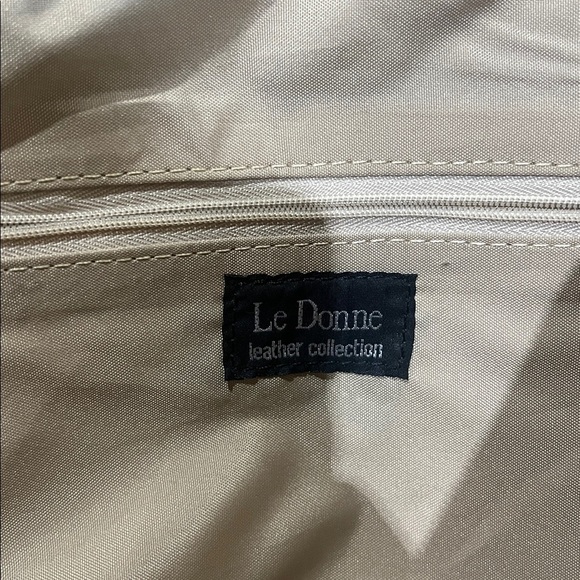 Elegant Brown Leather Handbag - Picture 5 of 8